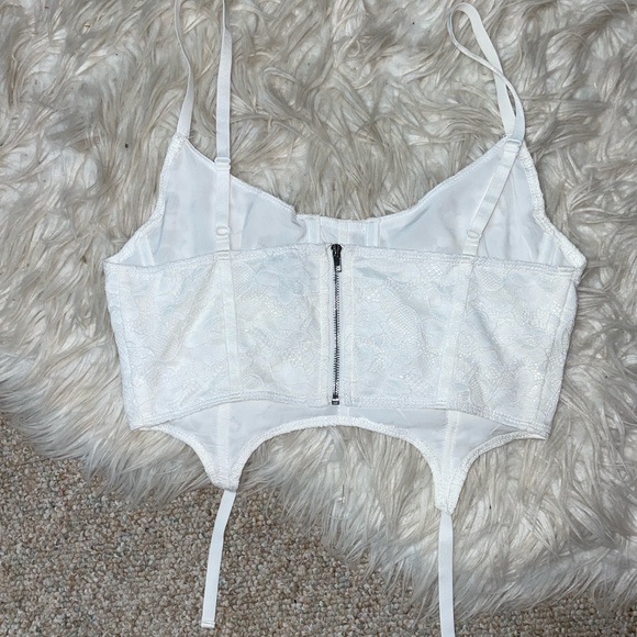 Corset - Picture 2 of 3